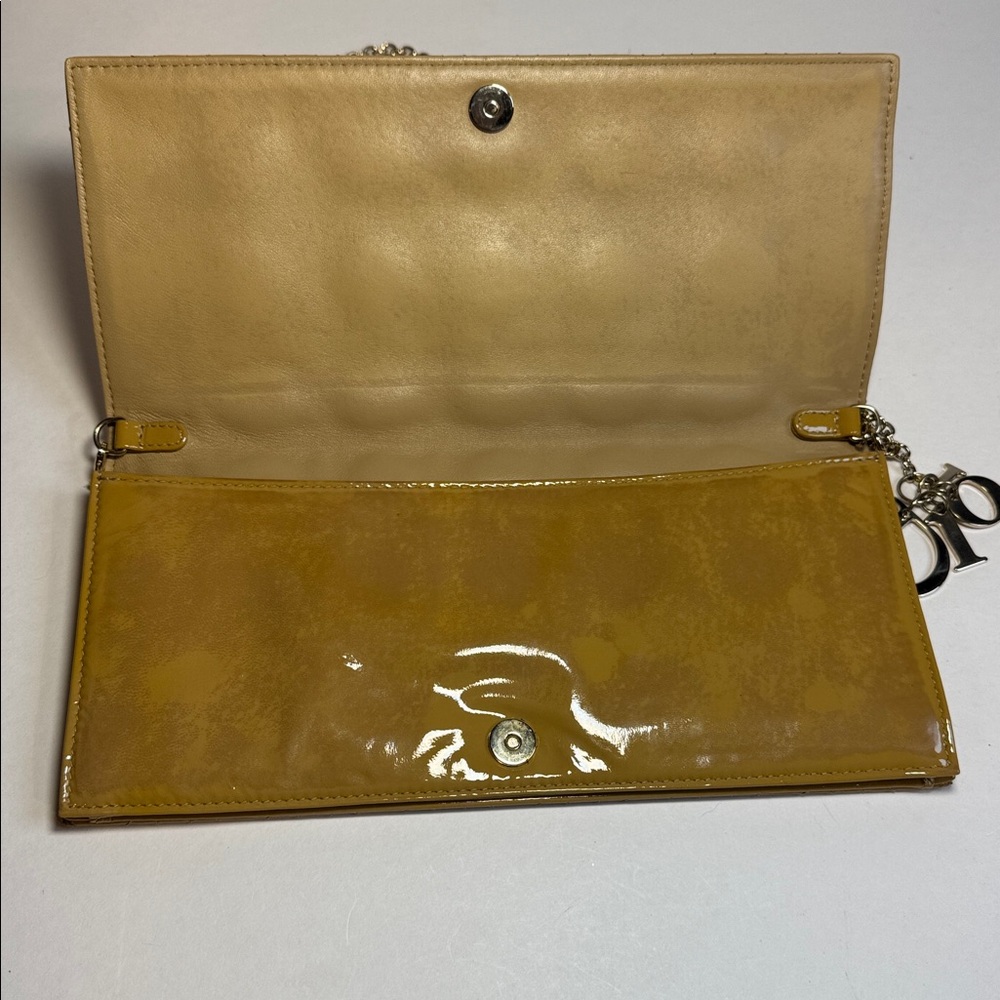 Lady Dior Quilted
Patent Leather Cannage‎ Crossbody purse - Picture 3 of 8